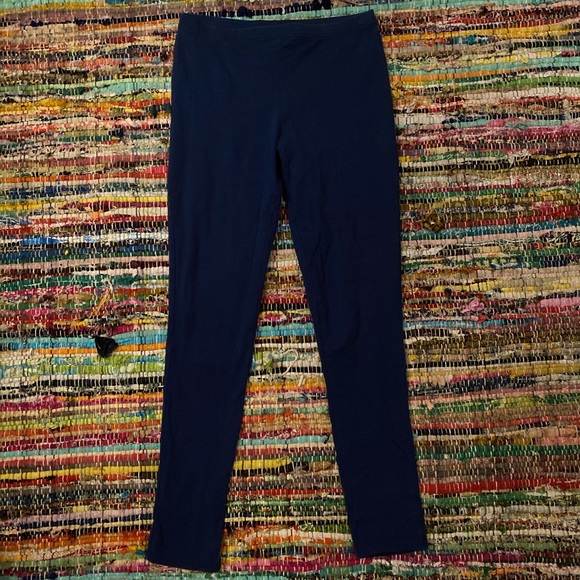 Cute navy blue leggings great for a workout - Picture 3 of 4